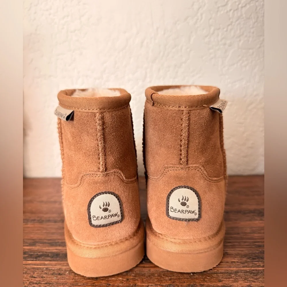 BearPaw Men's Chestnut Suede Short Boots women’s size 6 NNT